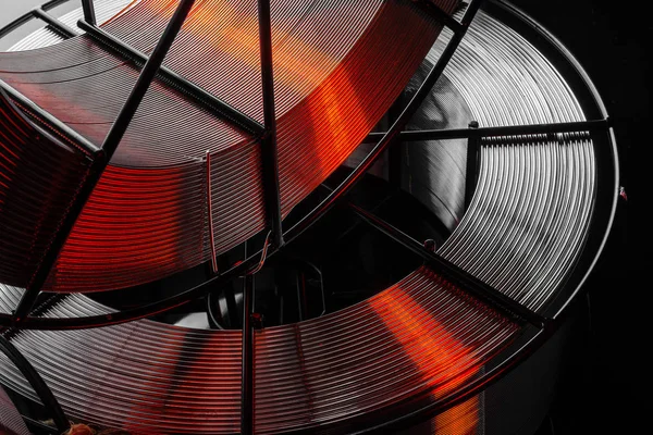 Kaynak Telleri, paslanmaz çelik, siyah bir arka plan