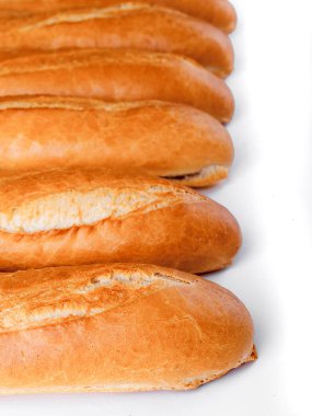 Fransız ekmeği, ekmek. Beyaz arkaplanda izole