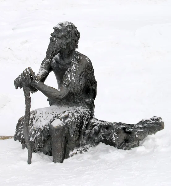 Khanty Mansiysk Rusia Febrero 2018 Una Escultura Hombre Prehistórico Entrada — Foto de Stock