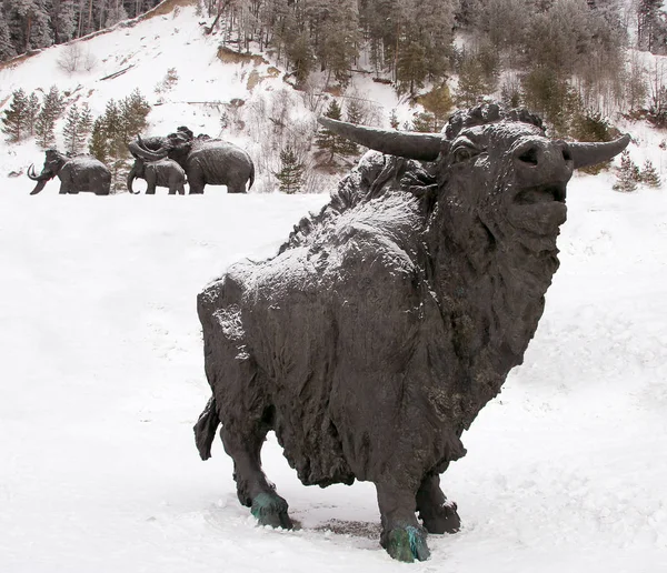 Chanty Mansijsk Russland Februar 2018 Eine Skulptur Eines Prähistorischen Bullen — Stockfoto