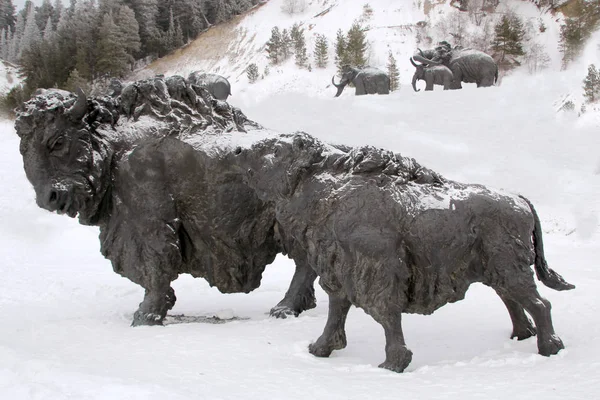 Khanty Mansiysk Rusia Febrero 2018 Una Escultura Toro Prehistórico Archeopark — Foto de Stock