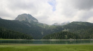 Kara Göl, Zablijak, Karadağ. Karadağ 'ın Durmitor Ulusal Parkı' ndaki Durmitor Dağı 'nda yer alan buzul gölü