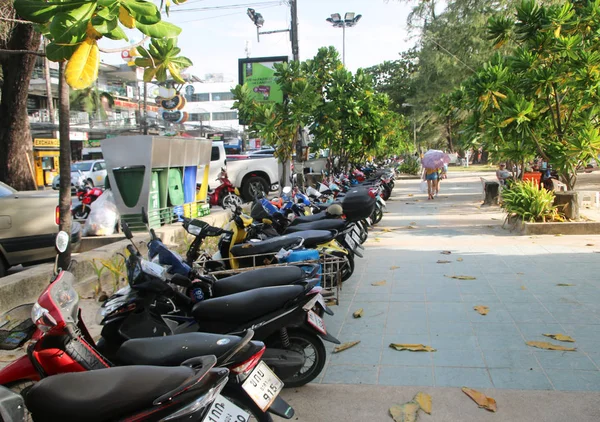 Patong Phuket Tailandia Enero 2020 Motos Estacionadas Junto Una Acera — Foto de Stock