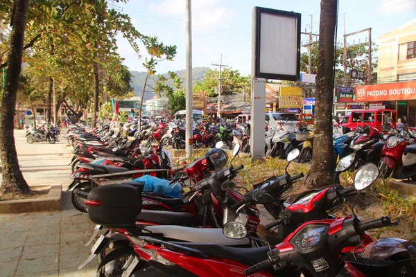 Patong Phuket Tailandia Enero 2020 Motos Estacionadas Junto Una Acera — Foto de Stock