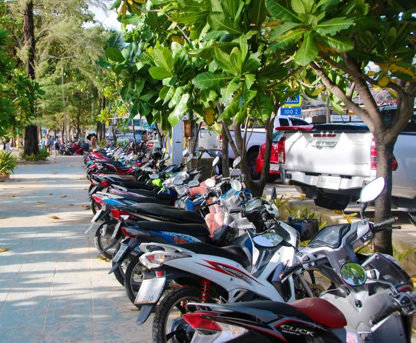 Patong Phuket Tailandia Enero 2020 Motos Estacionadas Junto Una Acera — Foto de Stock