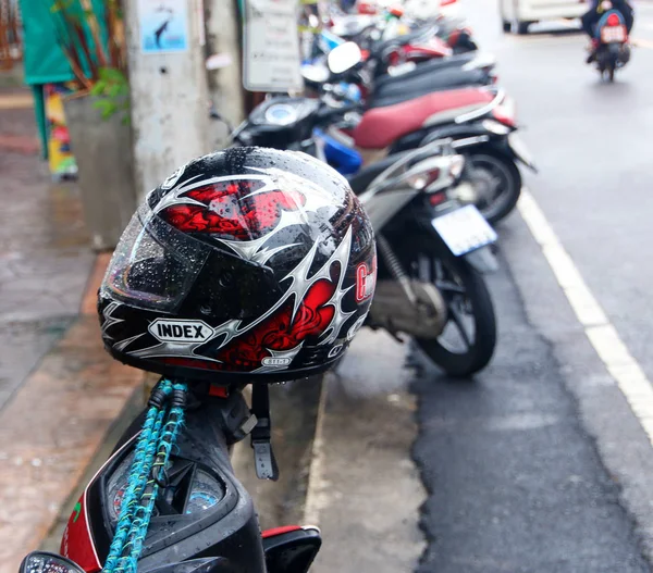 Phuket Tailandia Febrero 2020 Casco Moto Manillar Una Moto Estacionada — Foto de Stock