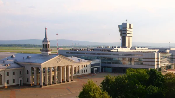 Koltsovo, Yekaterinburg, Rusya - 30 Eylül 2019: Koltsovo Uluslararası Havaalanı terminalinin binaları
