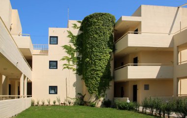 Afandou Köyü, Rodos, Yunanistan - 06 Mart 2020: Otel bölgesi ve tesisleri, Dessole Lippia Golf Resort Hotel, Rodos, Yunanistan