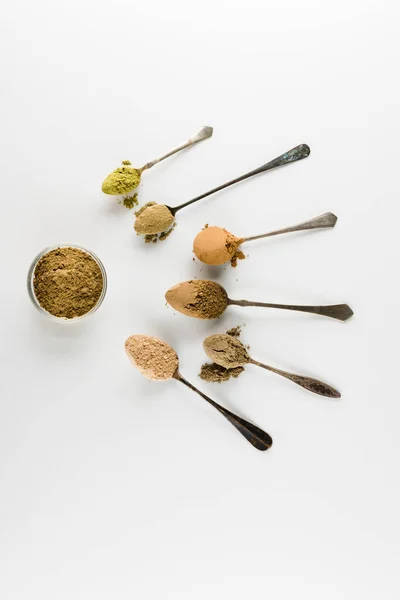 Yüz ve saç bakımı için Ayurvedic kozmetik ubtan