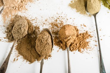 Yüz ve saç bakımı için Ayurvedic kozmetik ubtan