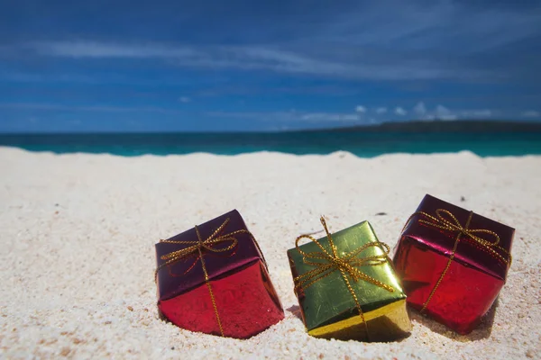 Holiday gifts on beach — Stock Photo, Image