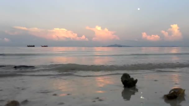 Večerní moře pláž — Stock video