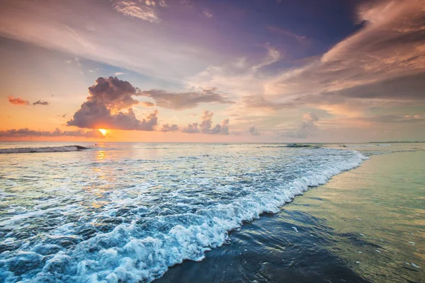 Solnedgång över havet på Bali — Stockfoto