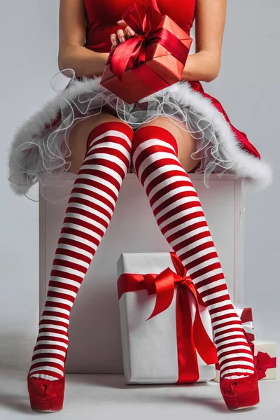 Sexy Santa kobieta nogi — Zdjęcie stockowe