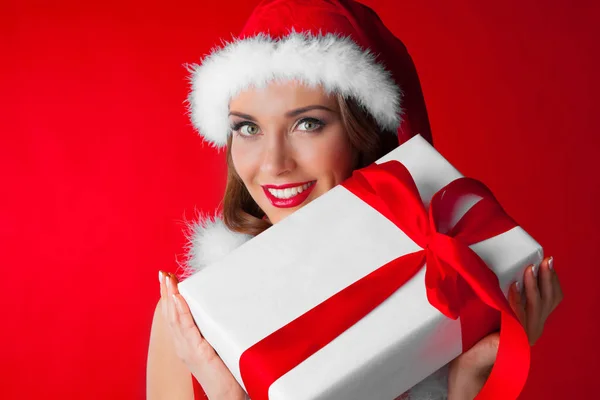 Chapeau femme en Santa avec cadeau — Photo