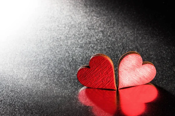 Сердца на день Святого Валентина на металле — стоковое фото