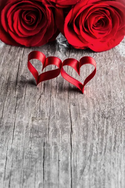 Rosor och hjärtan — Stockfoto