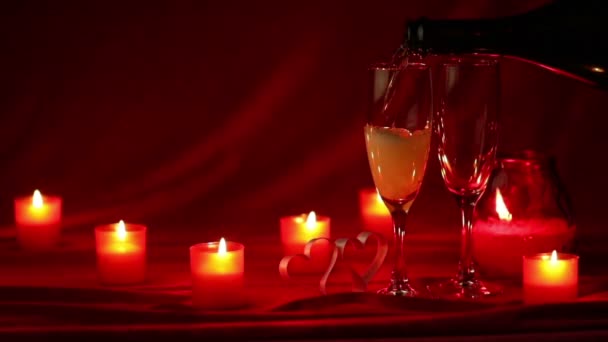 Шампанское и свечи — стоковое видео