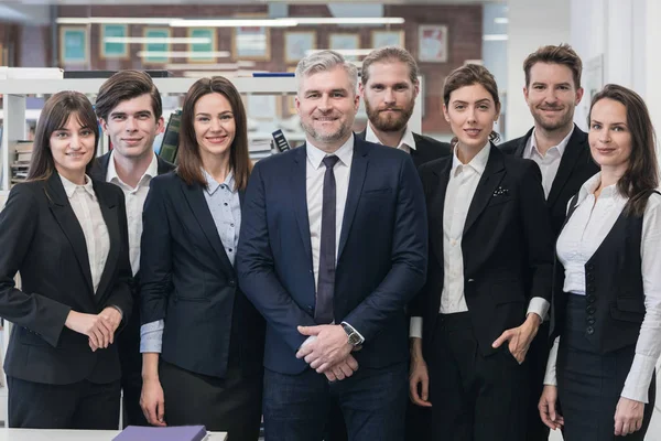 Vriendelijke ondernemers groep — Stockfoto