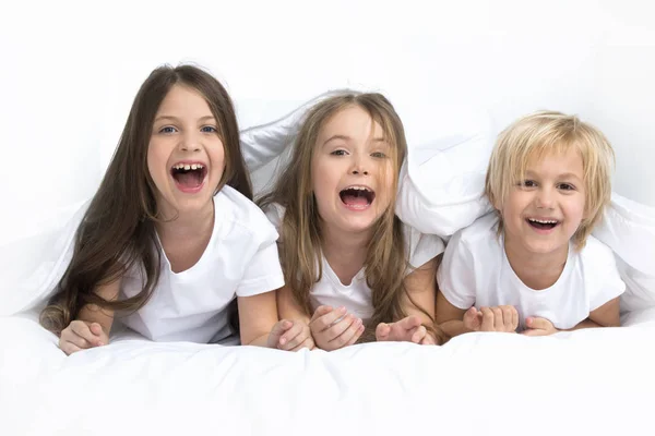 Three children waking up — Stock Photo, Image