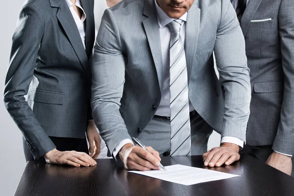 Businessman signing contract — Stock Photo, Image