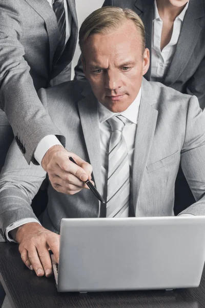 Empresários a trabalhar em conjunto — Fotografia de Stock