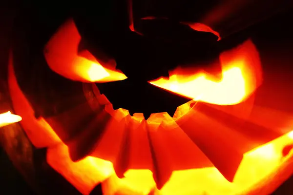 Світиться Хеллоуїна гарбуза — стокове фото