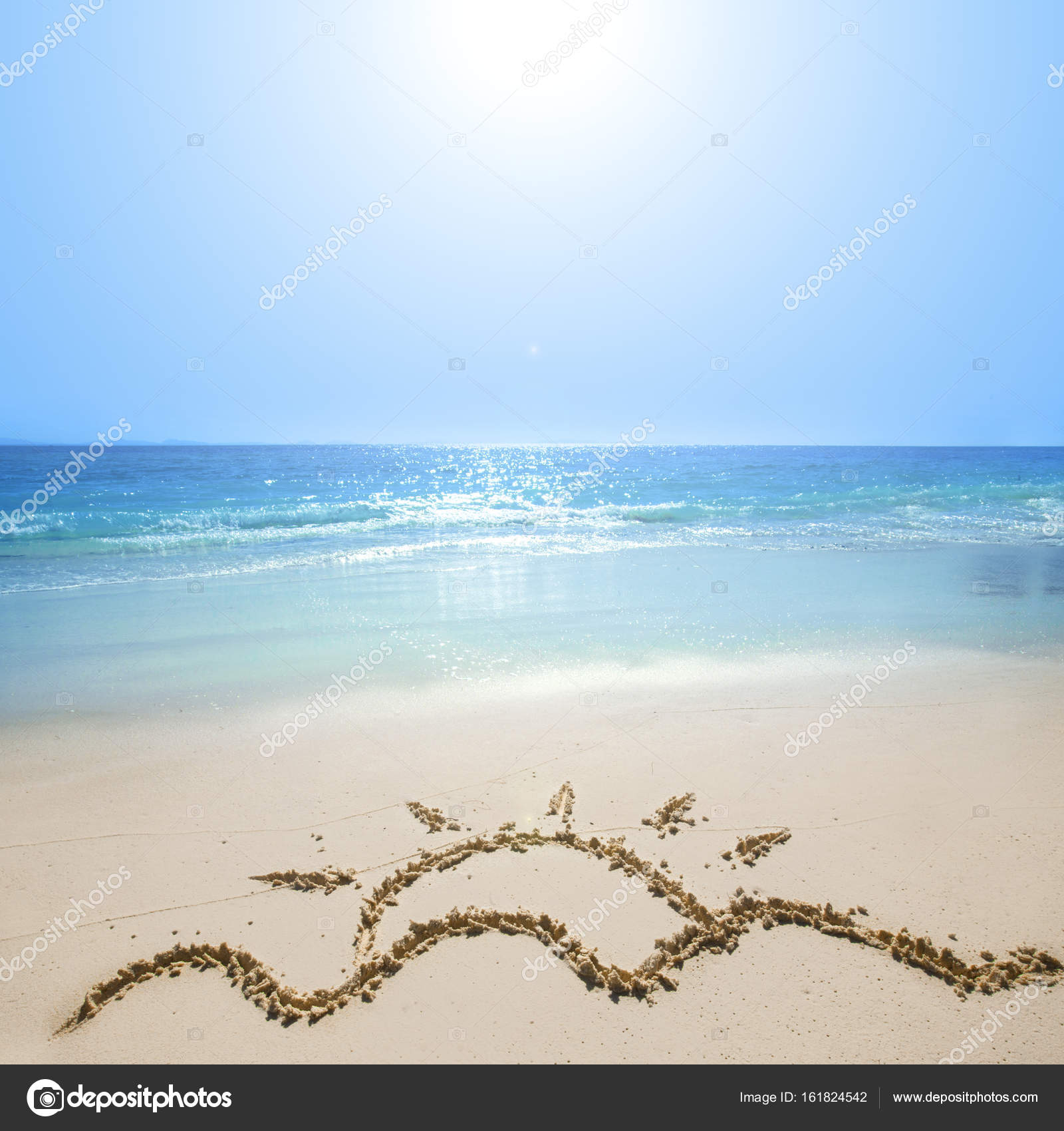 Dessin De Soleil Sur Le Sable De La Plage Photographie