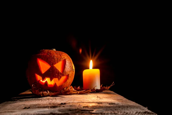 Calabaza y vela de Halloween —  Fotos de Stock