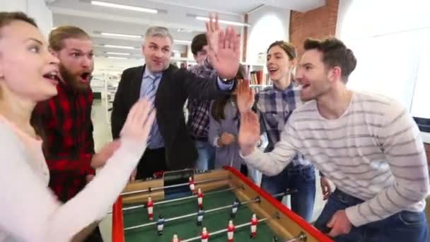 Menschen-Team macht High Five — Stockvideo