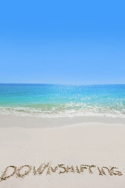 Załączenie tekst na piaszczystej plaży — Zdjęcie stockowe