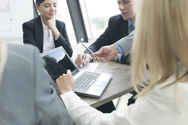 Reunión de socios comerciales — Foto de Stock