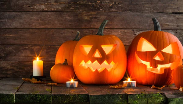 Zucca di Halloween e candele — Foto Stock