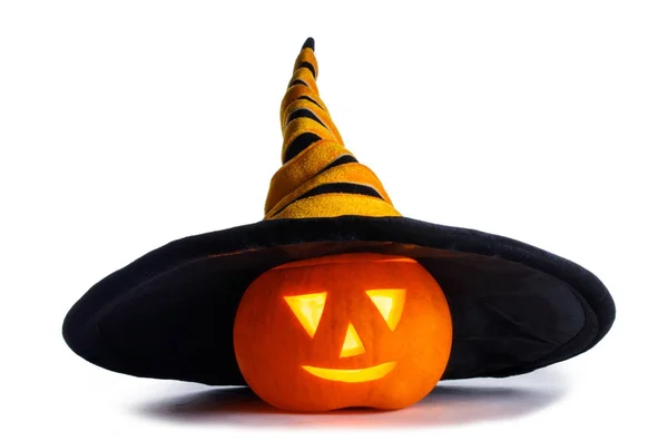 Calabaza de Halloween con sombrero de brujas —  Fotos de Stock