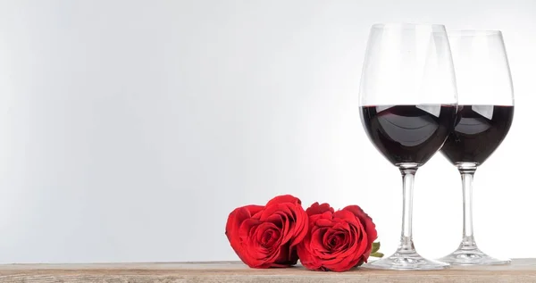 Vino y rosas —  Fotos de Stock