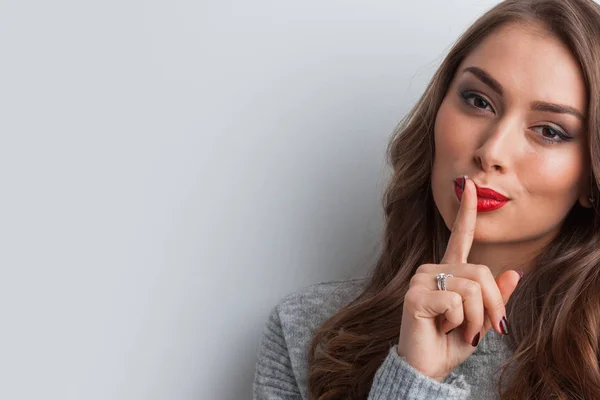 Girl with finger on lips — Stock Photo, Image