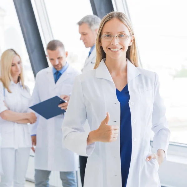 Equipo médico en el hospital —  Fotos de Stock