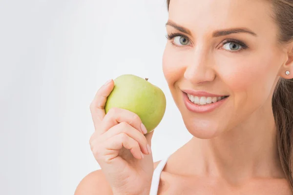 Perfekte Frau mit Apfel — Stockfoto