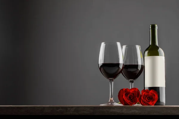 Wine and roses — Stock Photo, Image