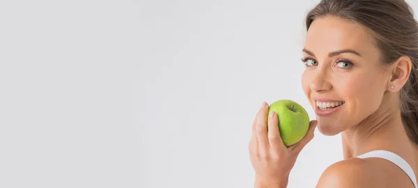 Donna perfetta con mela — Foto Stock