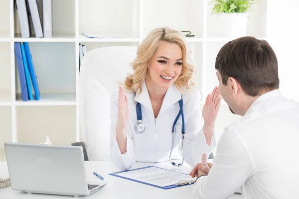 Médico Consultor Paciente — Fotografia de Stock