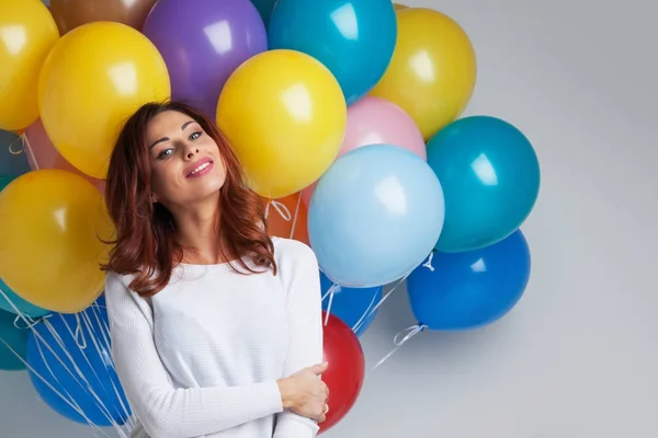 Mulher feliz com balões — Fotografia de Stock