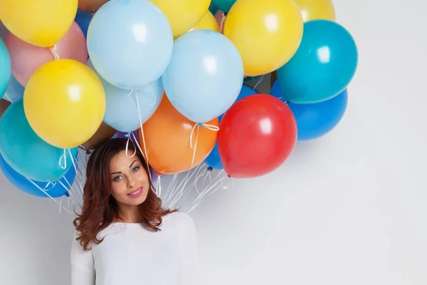 Glückliche Frau mit Luftballons — Stockfoto