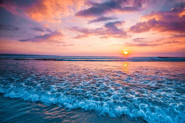 Coucher de soleil sur l'océan — Photo