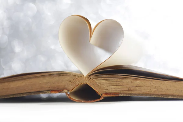Pages in heart shape — Stock Photo, Image