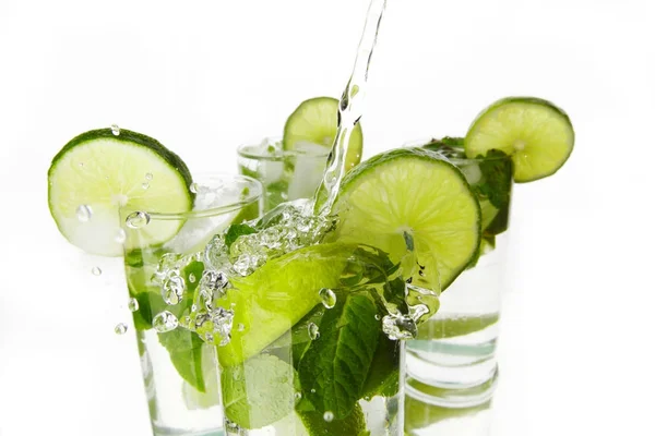 Herstellung von Mojito-Cocktails — Stockfoto