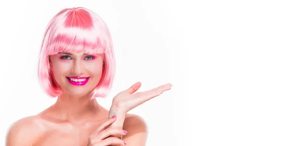 Ragazza in parrucca rosa — Foto Stock