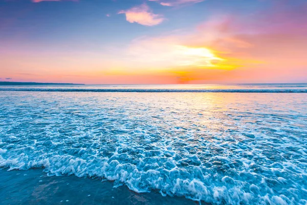 빛나는 바다 해변 일몰 — 스톡 사진