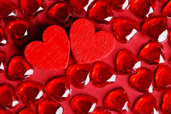 Valentijnsdag edelsteen kristallen harten — Stockfoto