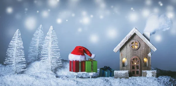 Casa y regalos de Navidad — Foto de Stock